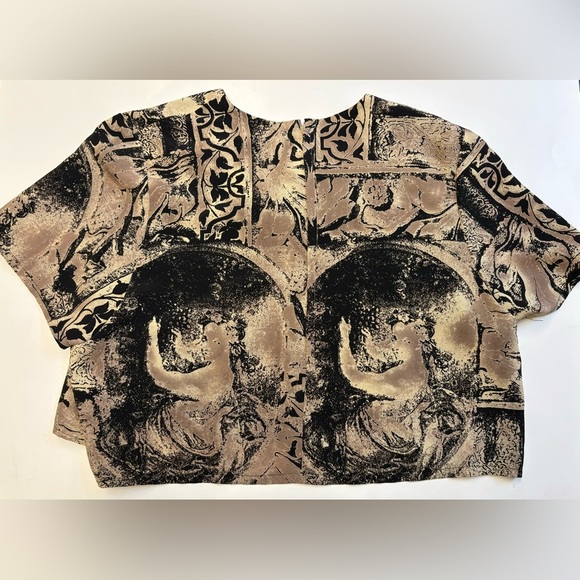 Avant garde printed short sleeve crop top women's size Small - Picture 2 of 9